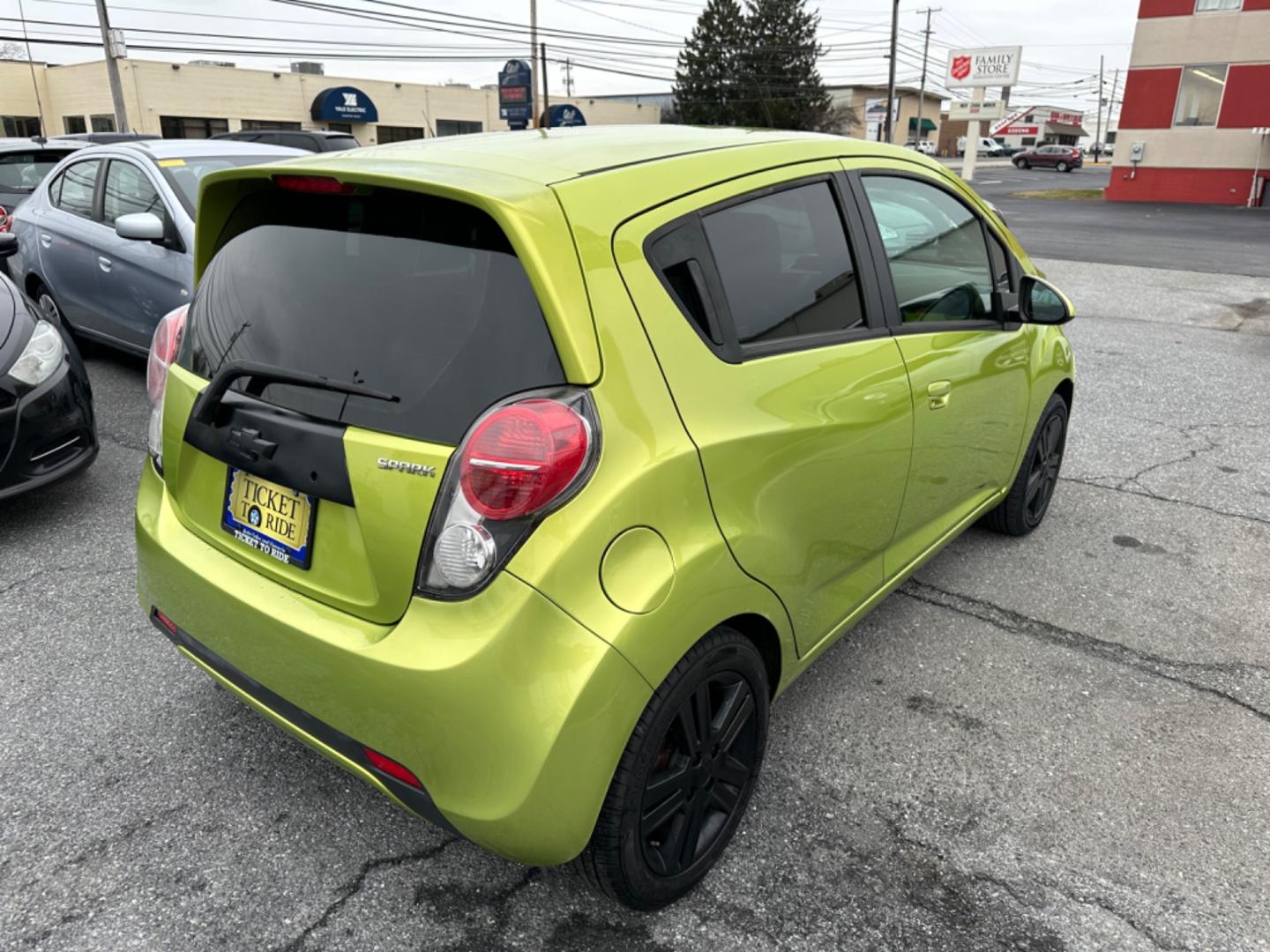 2013 GREEN* Chevrolet Spark 1LT Manual (KL8CC6S91DC) with an 1.2L L4 16V DOHC engine, 5-Speed Manual transmission, located at 1254 Manheim Pike, Lancaster, PA, 17601, (717) 393-9133, 40.062870, -76.323273 - Photo#4